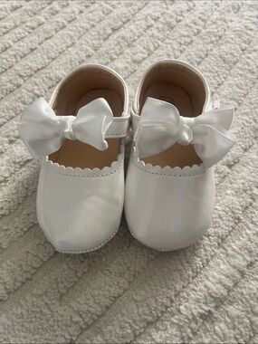 Source Unknown White Bow Strap Baby Walker Shoes